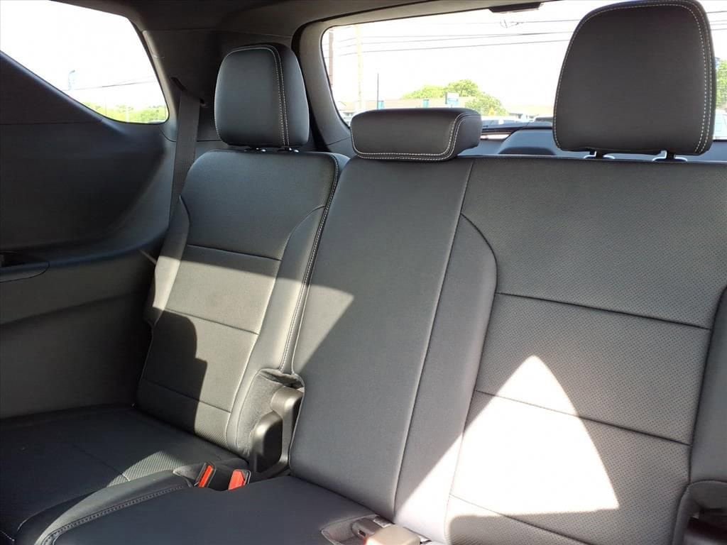 New 2026 Chevrolet Traverse LT w/ Sun and Wheel Package FWD image 19