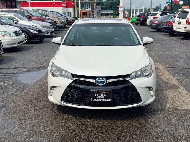 Used 2015 Toyota Camry SE w/ Moonroof Package FWD image 2