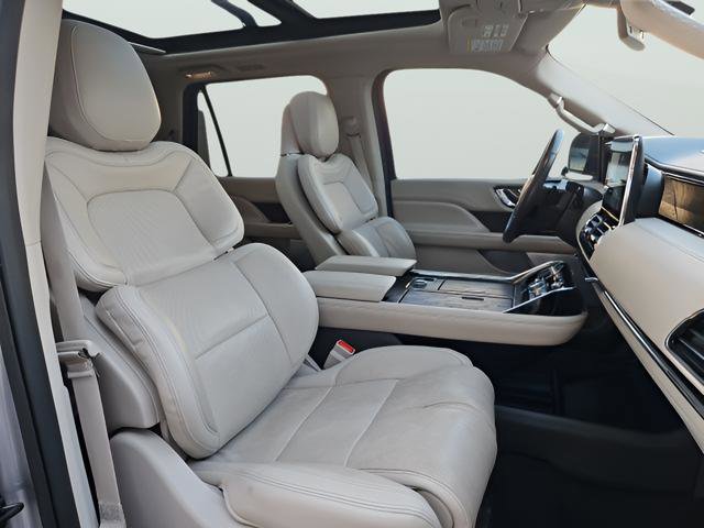 Used 2021 Lincoln Navigator Reserve w/ Luxury Package AWD/4WD image 29