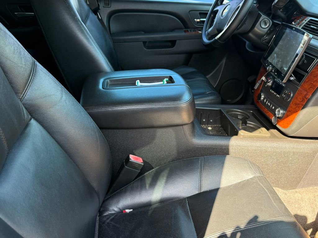 Used 2011 Chevrolet Suburban LT image 12