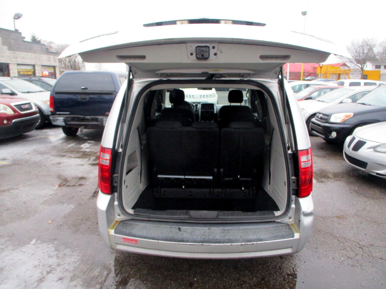Used 2010 Dodge Grand Caravan SE image 6