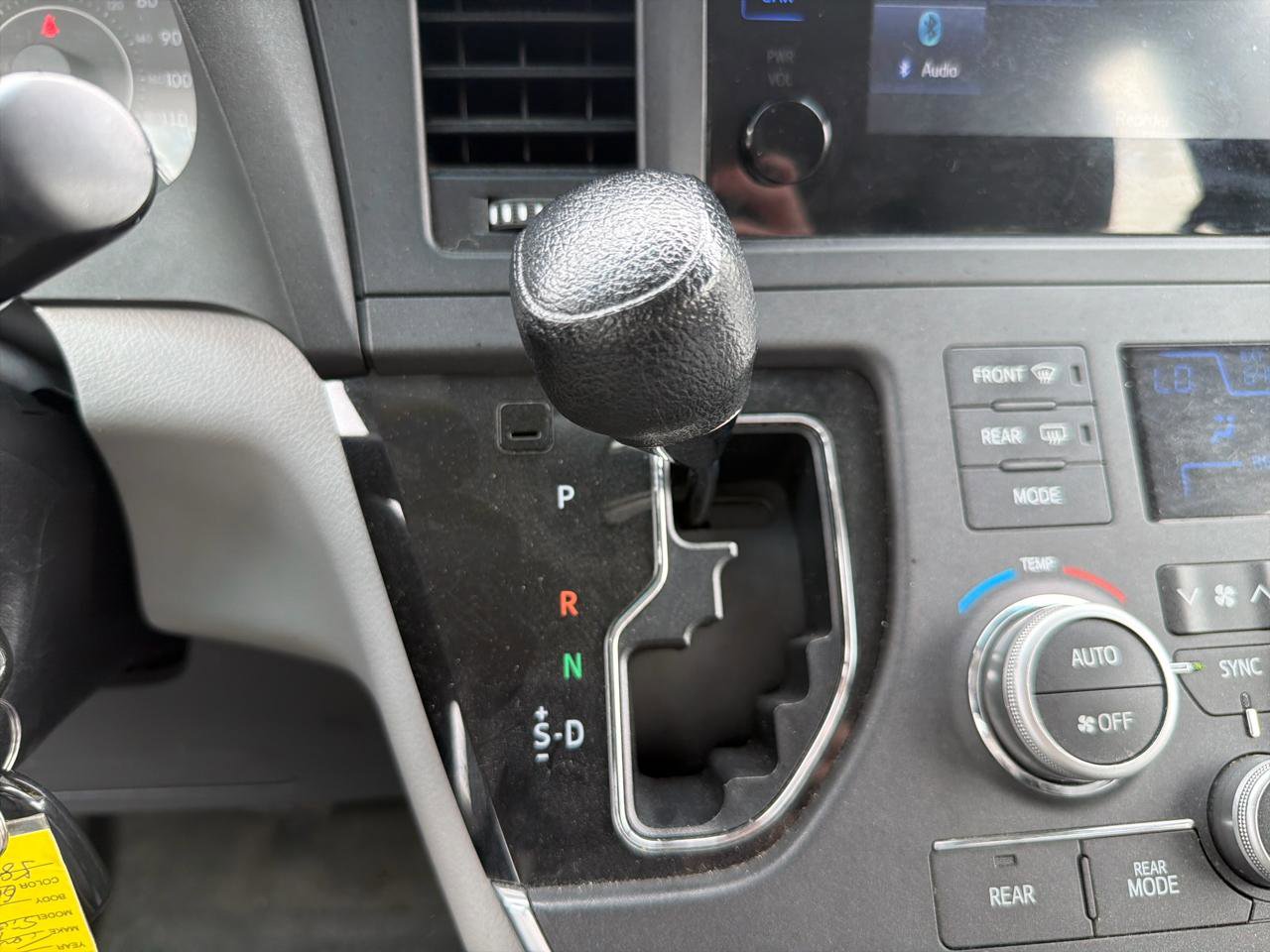 Used 2015 Toyota Sienna L FWD image 21
