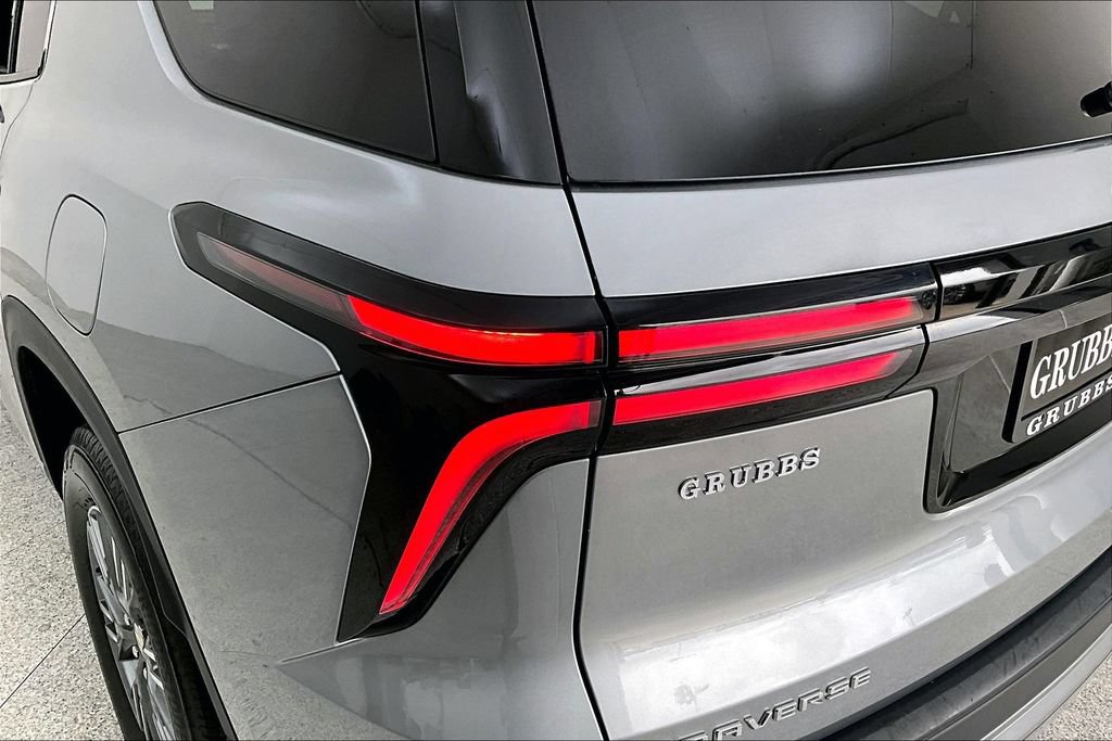Used 2024 Chevrolet Traverse LT FWD image 38