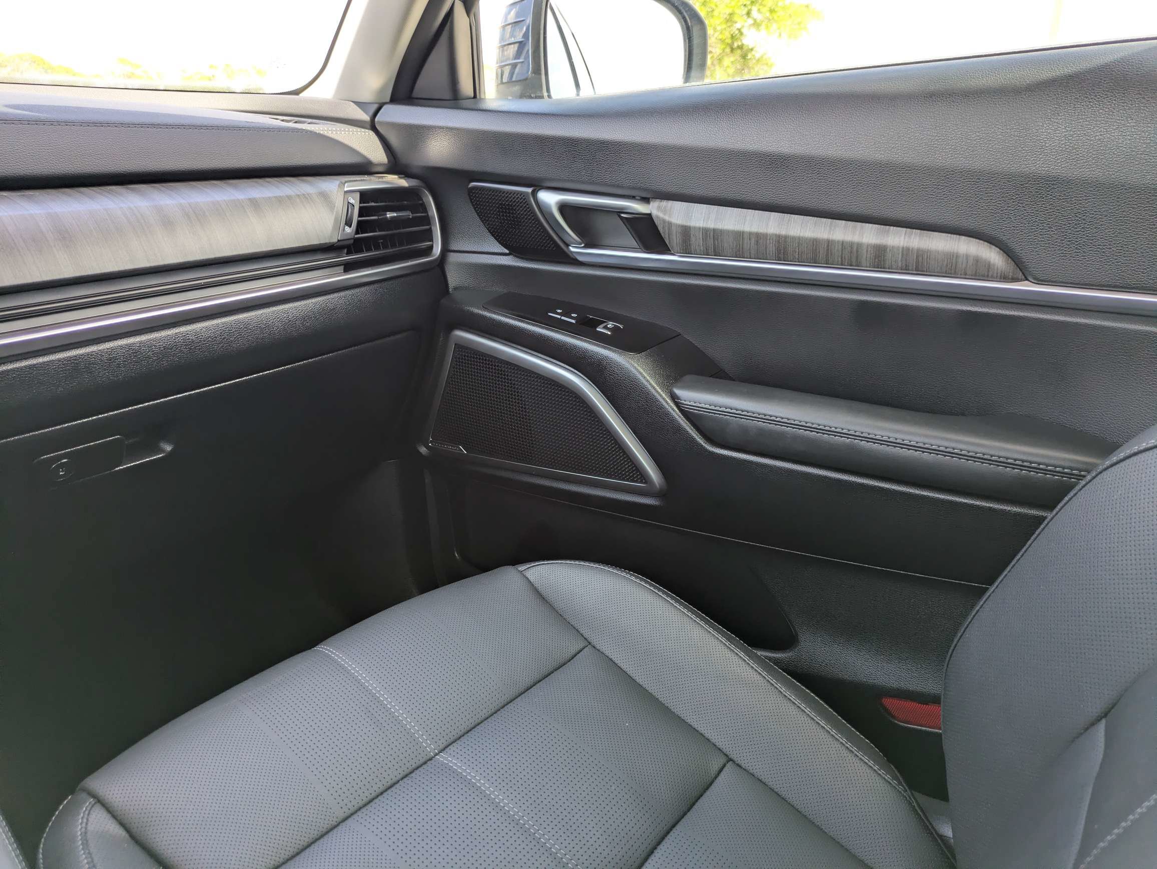 Certified 2025 Kia Telluride EX w/ EX Captain's Chair Package AWD/4WD image 19