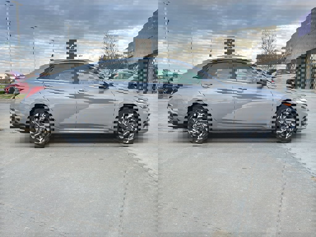 New 2025 Hyundai Elantra SEL image 7