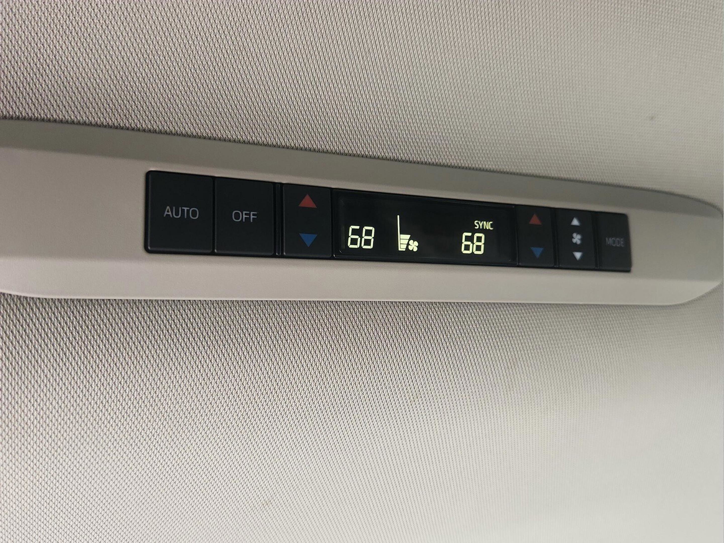 Used 2021 Toyota Sienna XLE FWD image 13