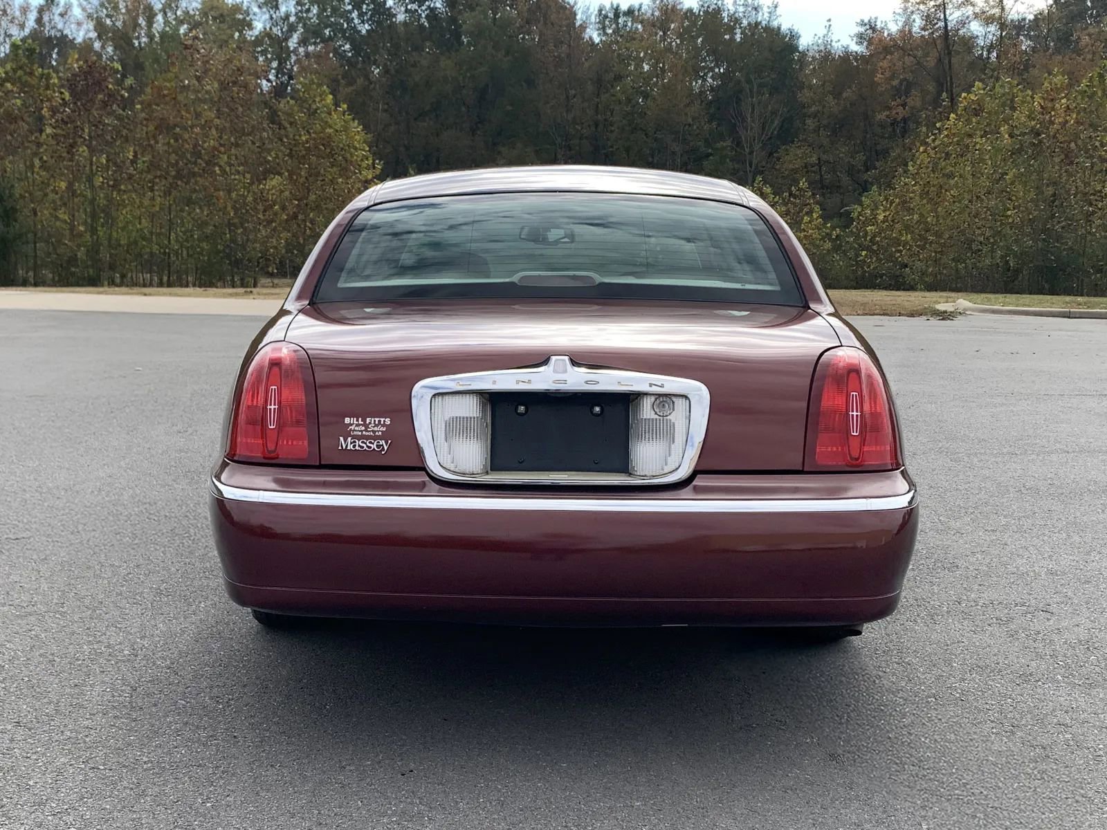 Used 2002 Lincoln Town Car Signature image 6