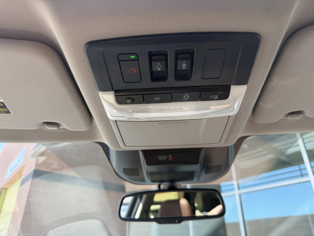 Used 2025 Nissan Rogue Platinum w/ Platinum Premium Package AWD/4WD image 24