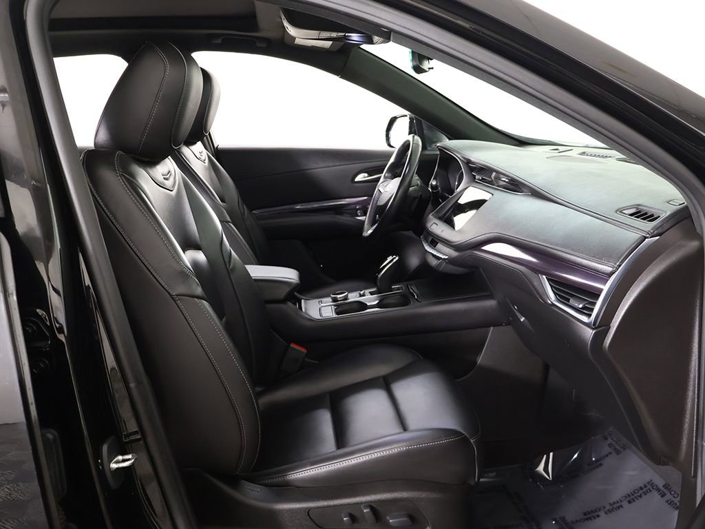 Used 2021 Cadillac XT4 Luxury w/ Cold Weather Package AWD/4WD image 32