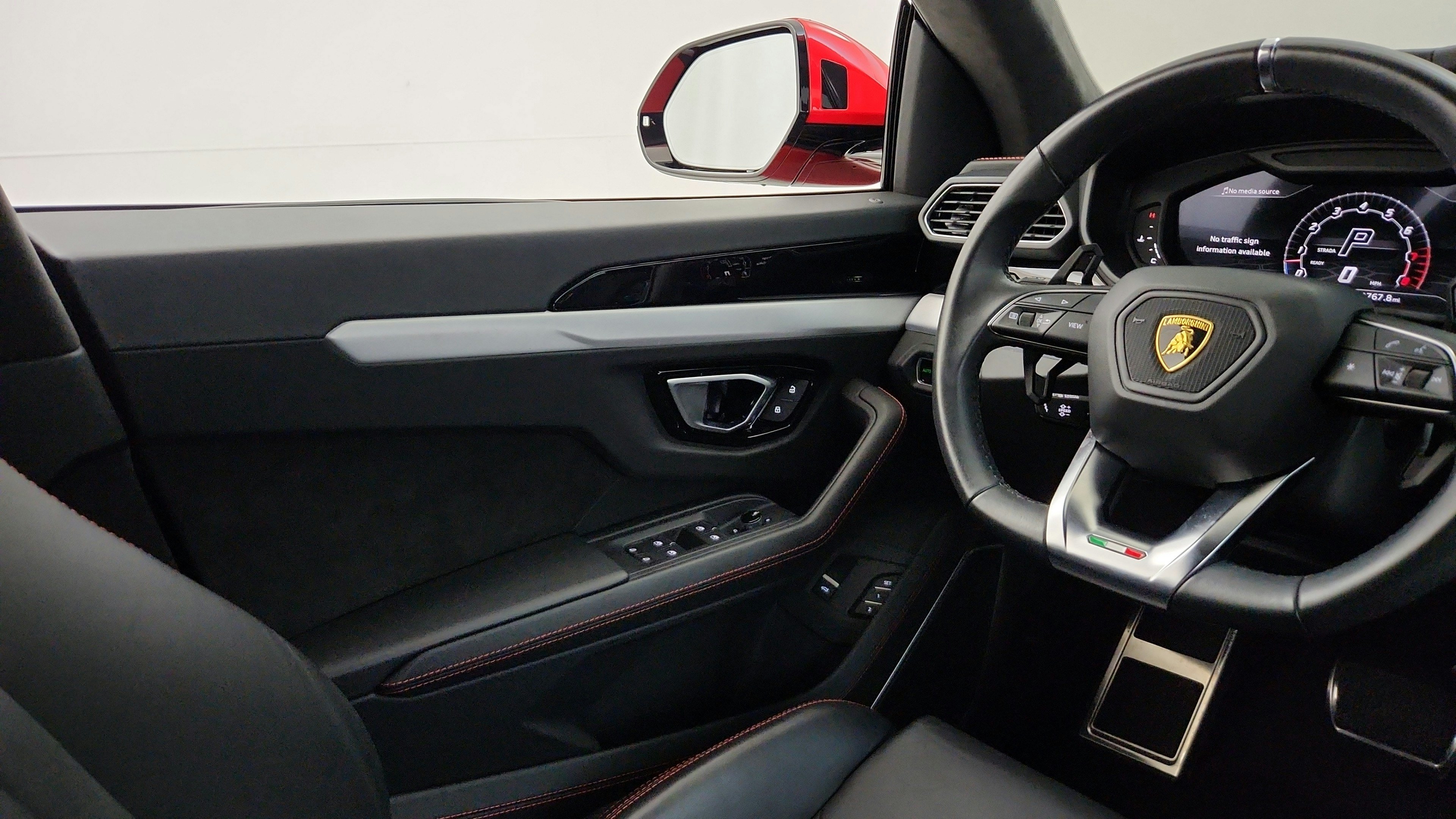 Used 2022 Lamborghini Urus AWD/4WD image 20