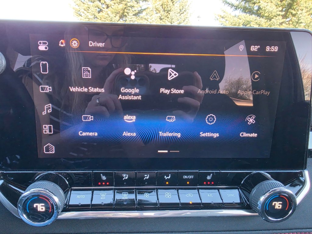 Used 2024 Chevrolet Colorado Z71 w/ Z71 Convenience Package 2 image 17