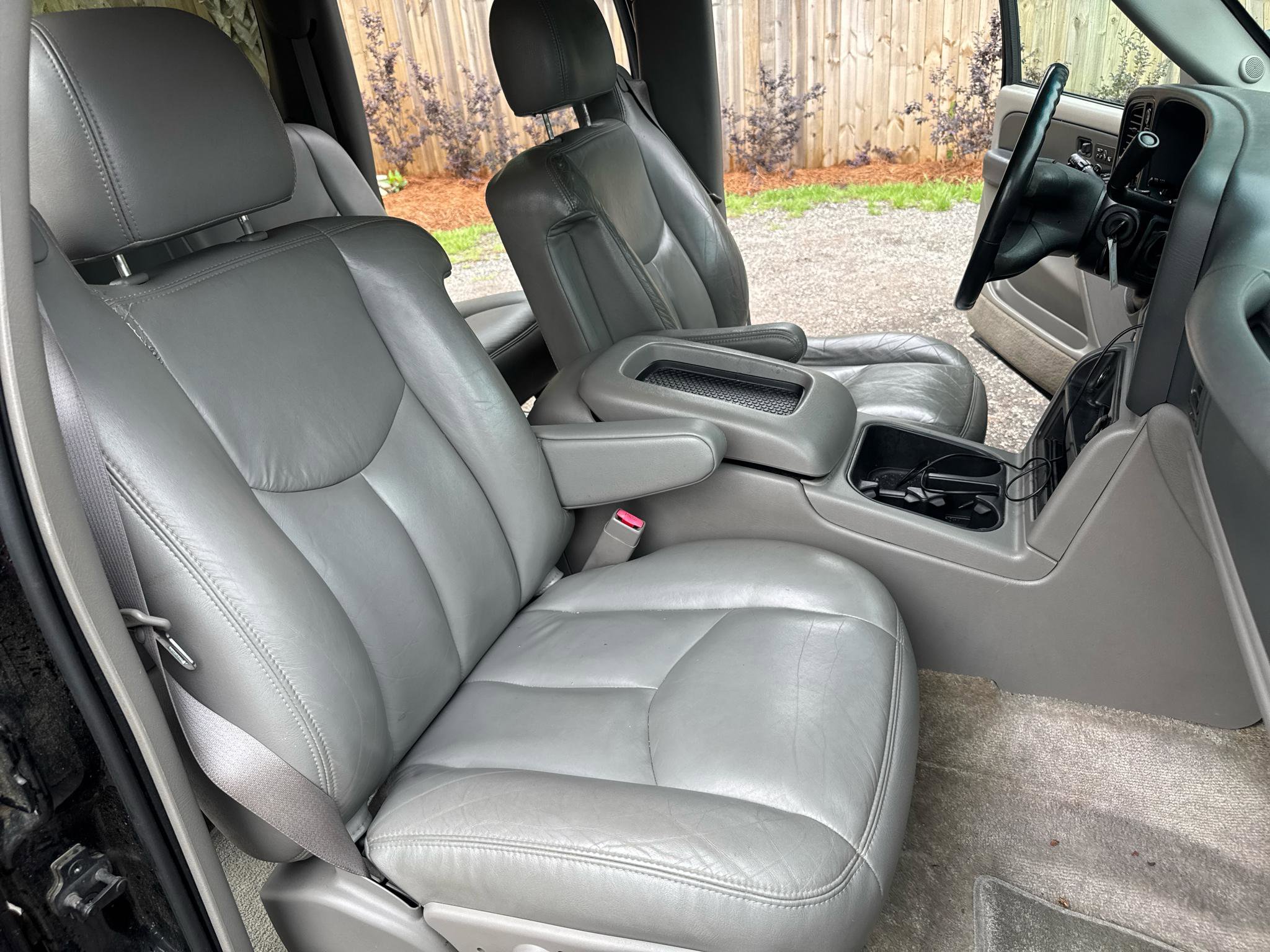 Used 2003 Chevrolet Suburban 2500 LT w/ LT Preferred Equipment Group AWD/4WD image 27