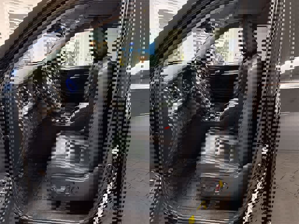 Used 2019 Toyota Highlander XLE image 17