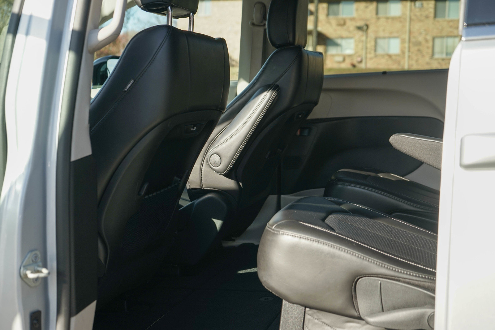 Used 2024 Chrysler Pacifica Touring-L image 28