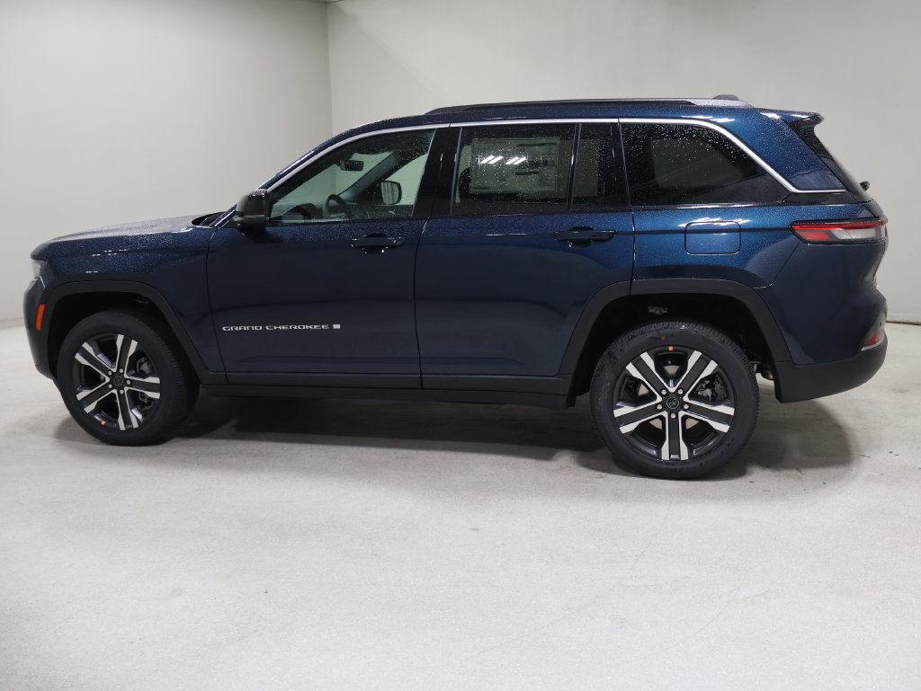New 2027 Jeep Grand Cherokee Limited AWD/4WD image 4