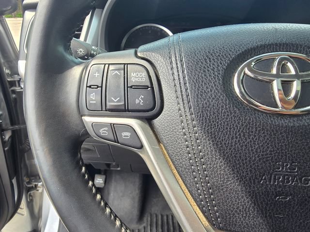 Used 2015 Toyota Highlander Limited AWD/4WD image 30