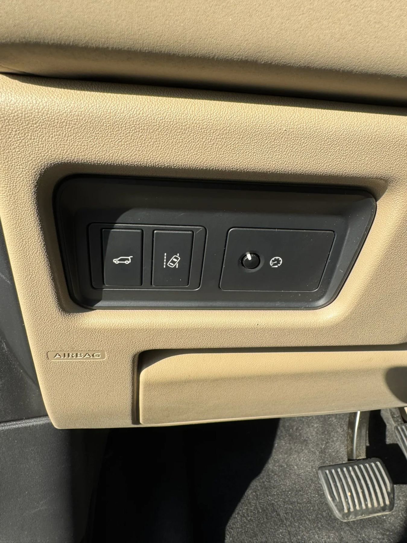 Used 2018 Land Rover Discovery Sport HSE image 32