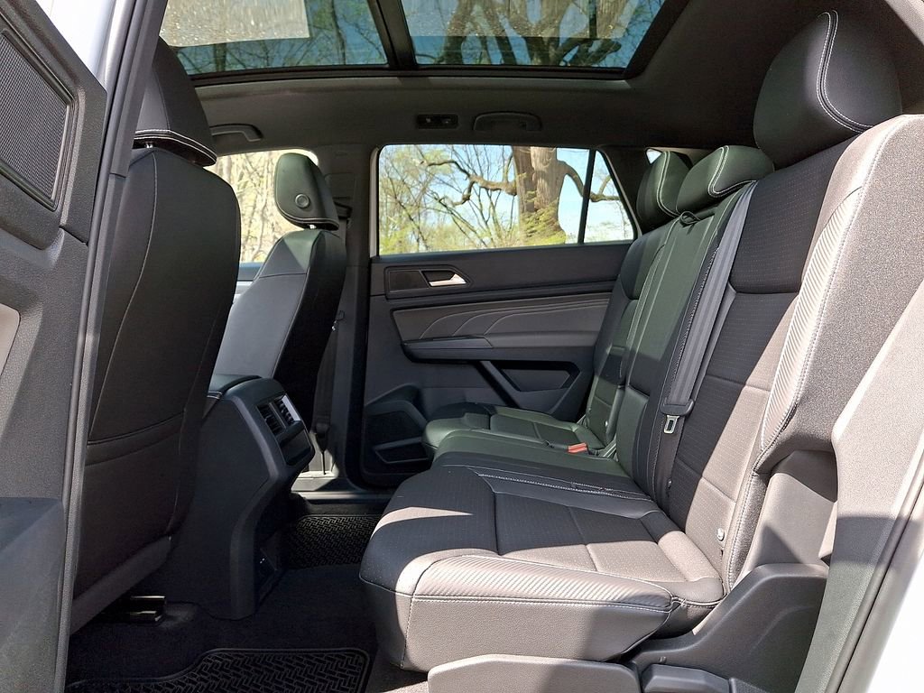 Certified 2023 Volkswagen Atlas Cross Sport SE w/ Panoramic Sunroof Package AWD/4WD image 10