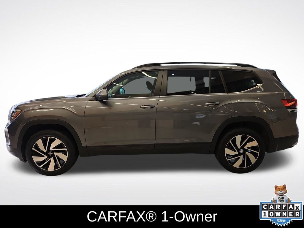 Used 2025 Volkswagen Atlas SE image 2
