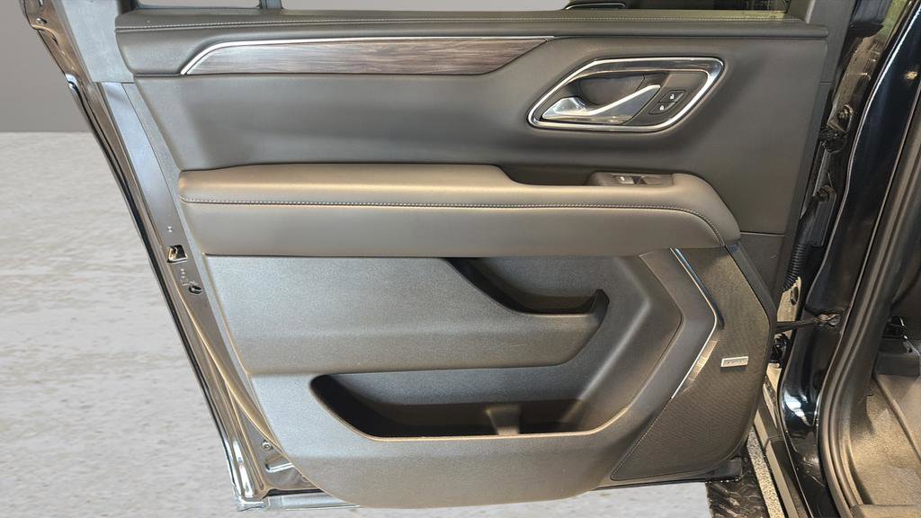 Used 2024 Chevrolet Suburban Z71 w/ Luxury Package image 14