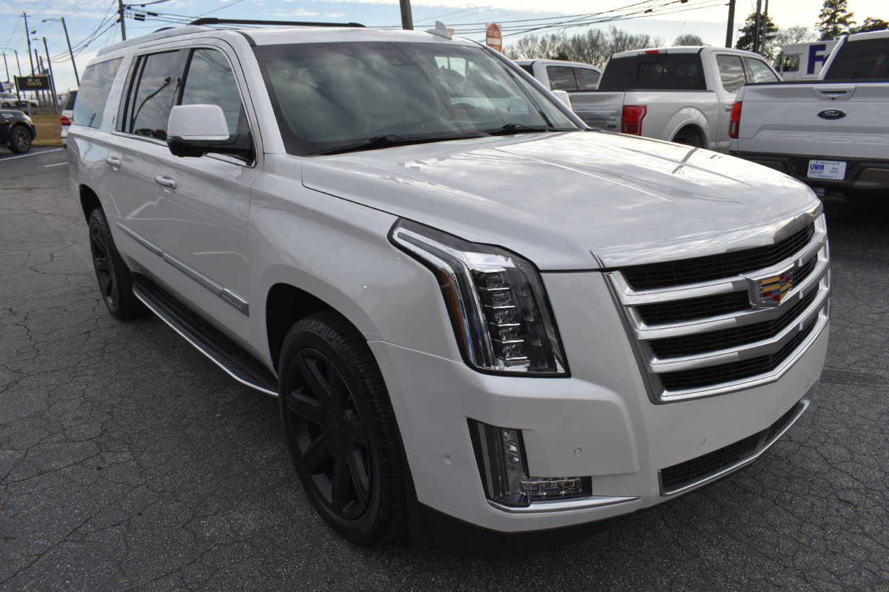 Used 2020 Cadillac Escalade ESV Premium Luxury image 4