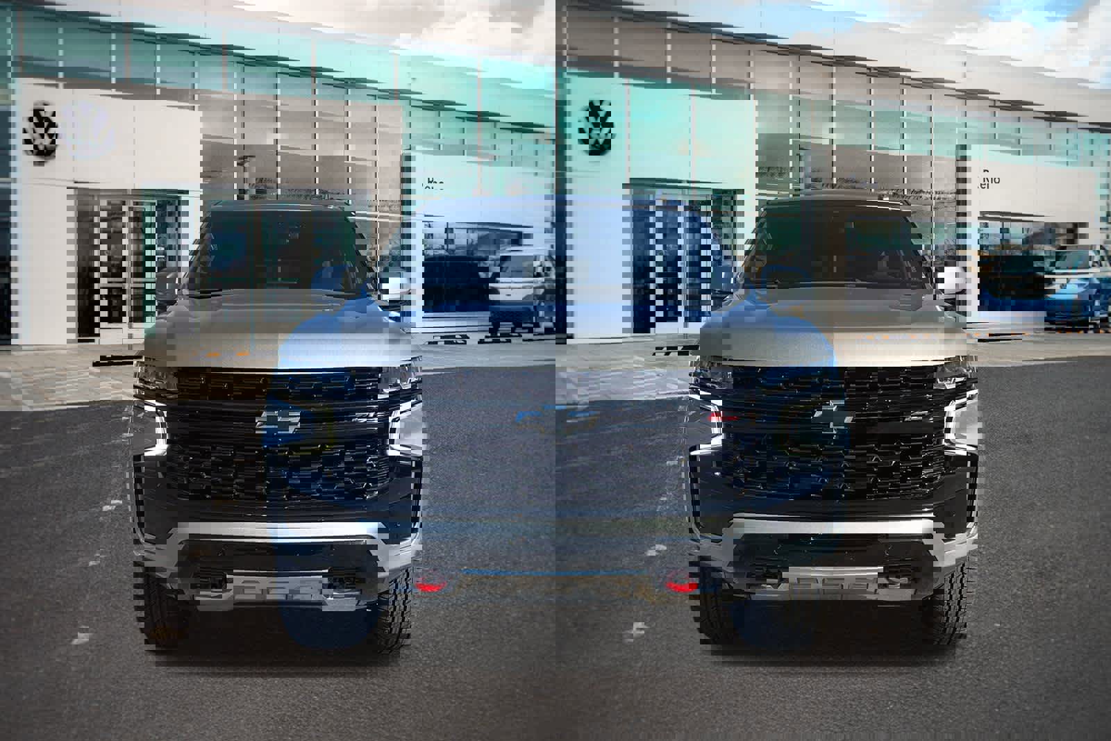 Used 2023 Chevrolet Tahoe Z71 w/ Luxury Package image 2