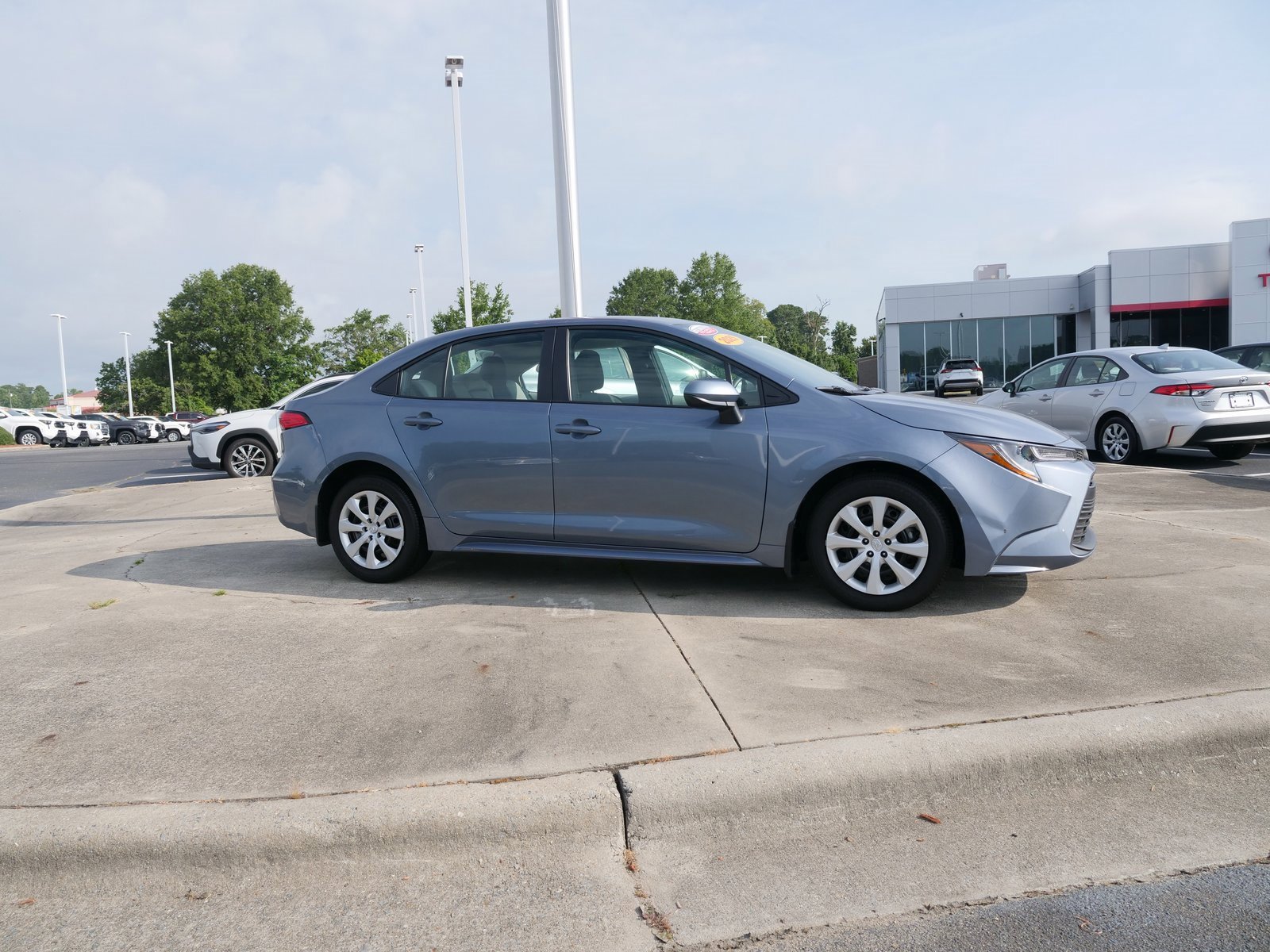 Used 2025 Toyota Corolla LE image 3