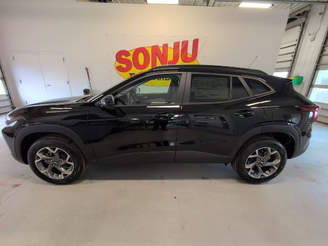 New 2026 Chevrolet Trax LT w/ LT Convenience Package FWD image 2