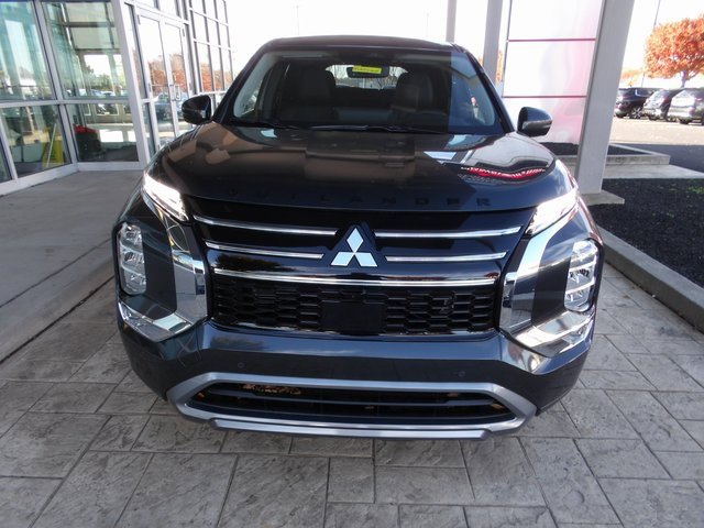 New 2025 Mitsubishi Outlander SE image 2