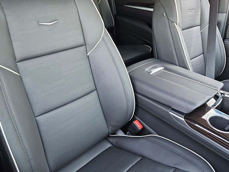 New 2026 Cadillac Escalade ESV Luxury image 18