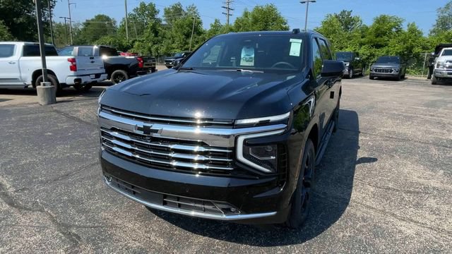 New 2026 Chevrolet Suburban LT w/ Comfort Package AWD/4WD image 5