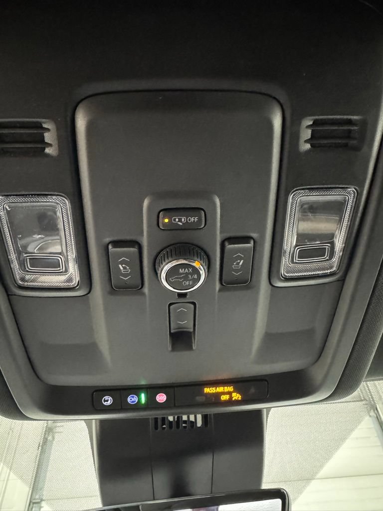 Used 2025 Chevrolet Tahoe High Country AWD/4WD image 28