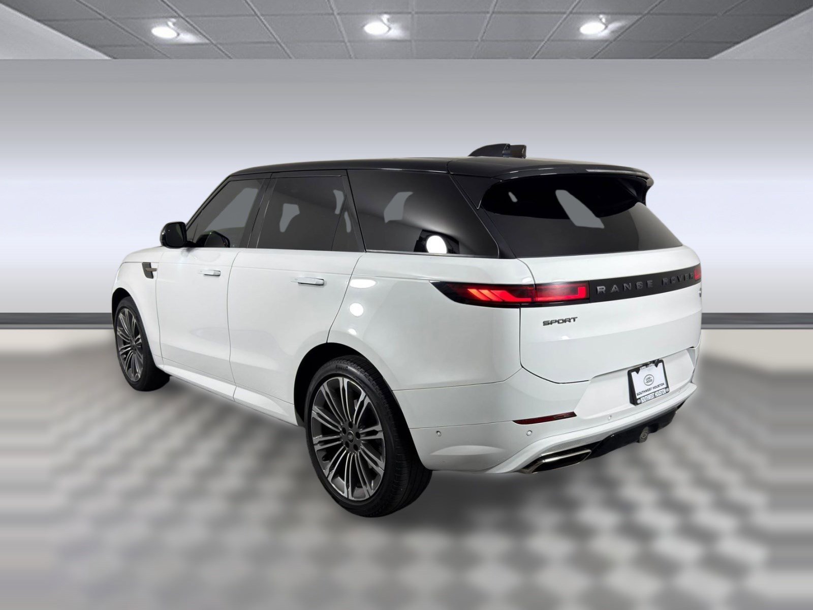 Used 2023 Land Rover Range Rover Sport SE Dynamic image 3