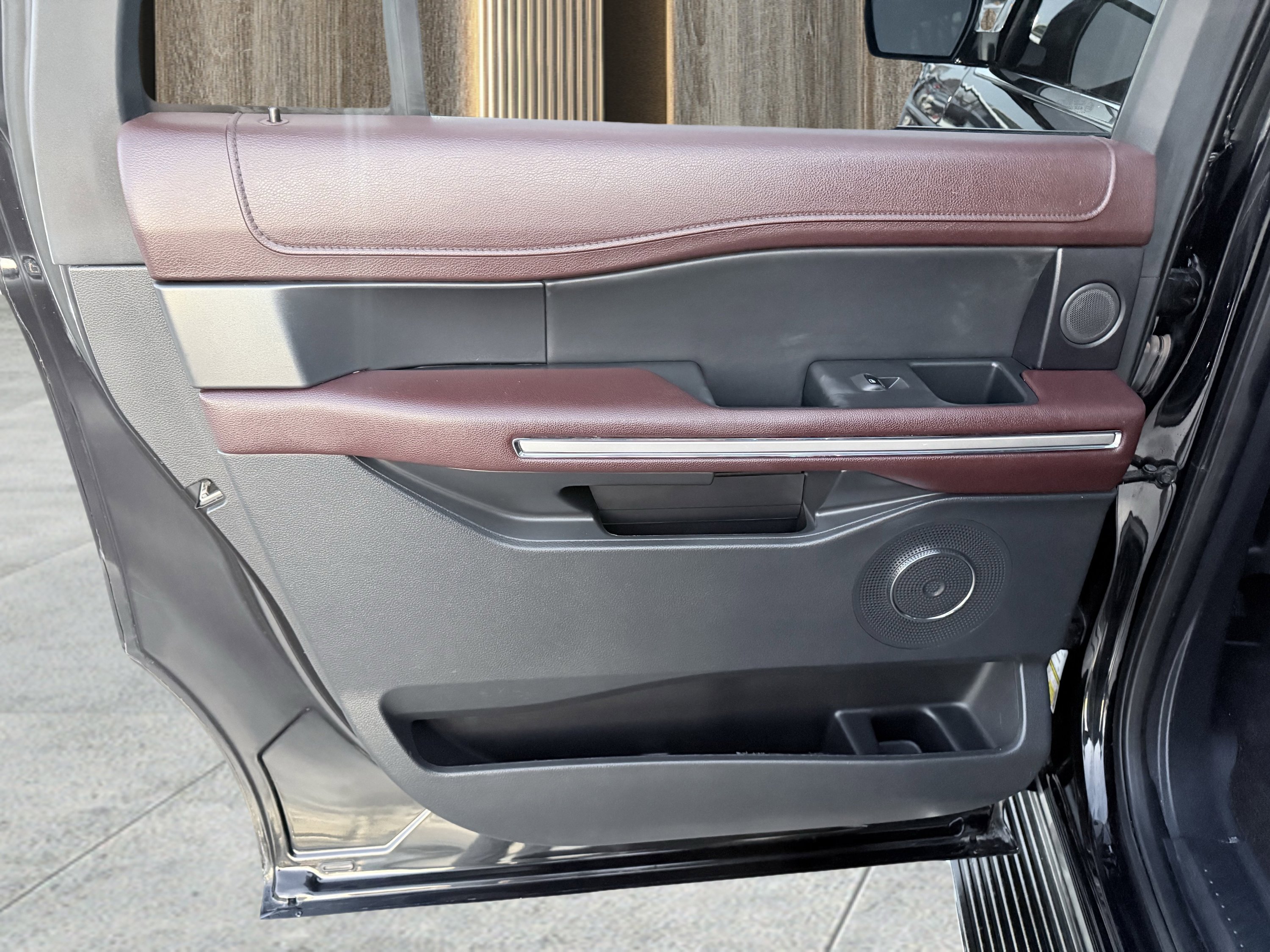 Used 2023 Ford Expedition Max Limited image 32