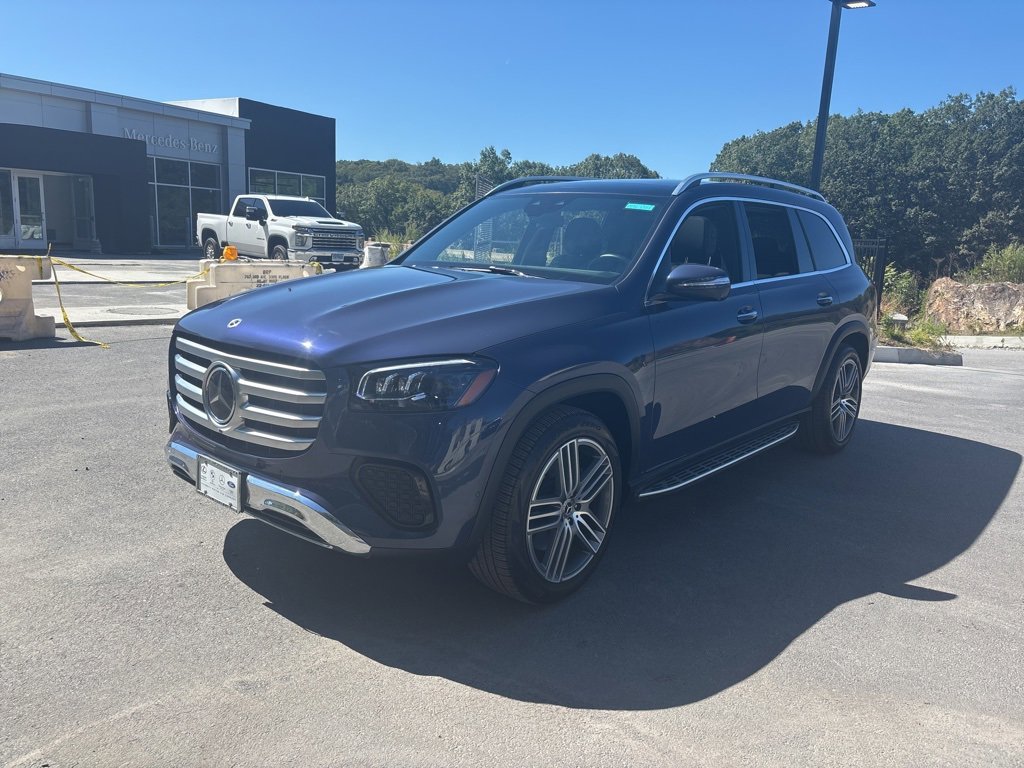 Used 2025 Mercedes-Benz GLS 450 4MATIC image 3