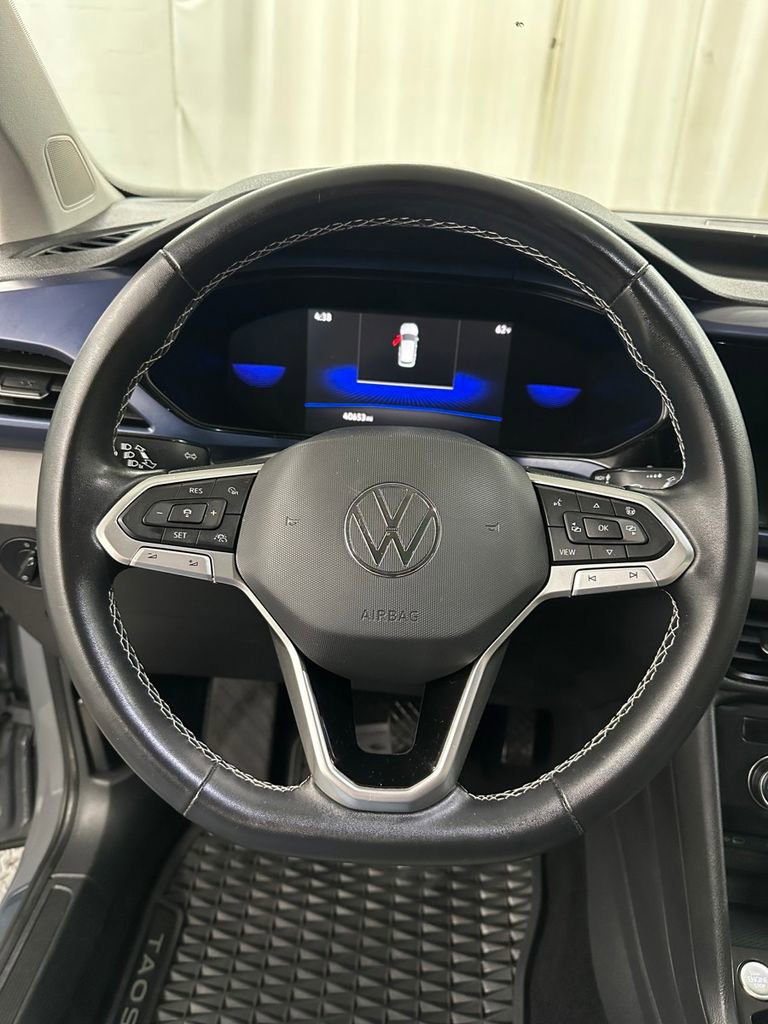 Used 2022 Volkswagen Taos SE w/ Panoramic Sunroof Package AWD/4WD image 16