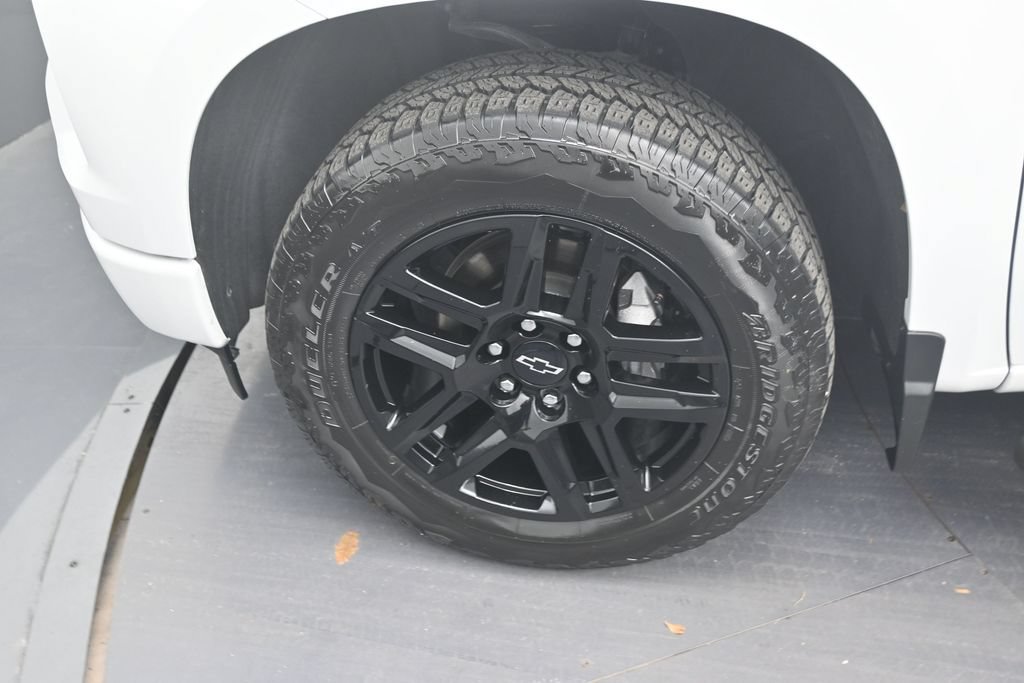 Used 2024 Chevrolet Silverado 1500 Custom w/ Turbomax Blackout Package RWD image 9