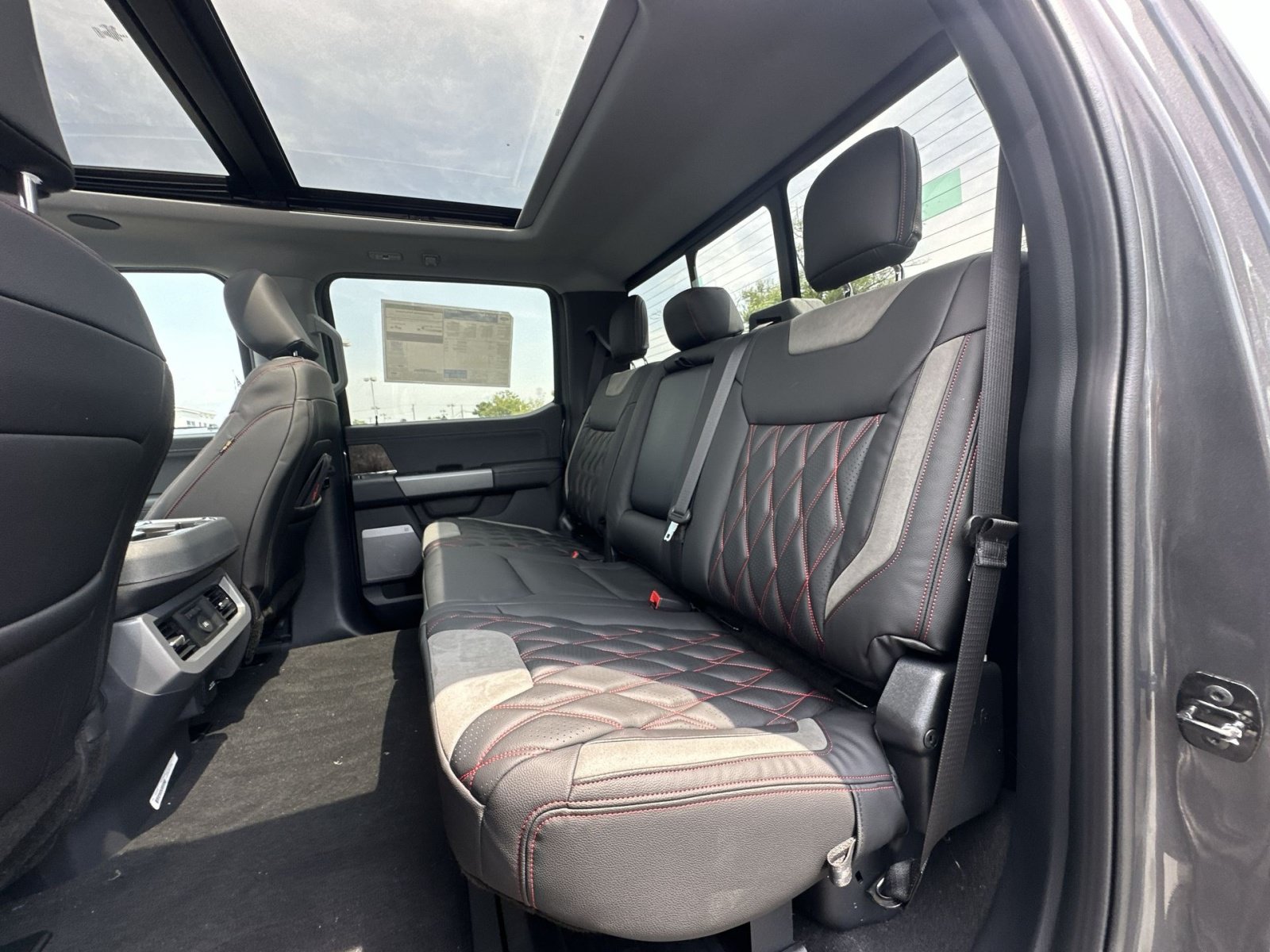 New 2026 Ford F250 Lariat w/ Black Appearance Package AWD/4WD image 33
