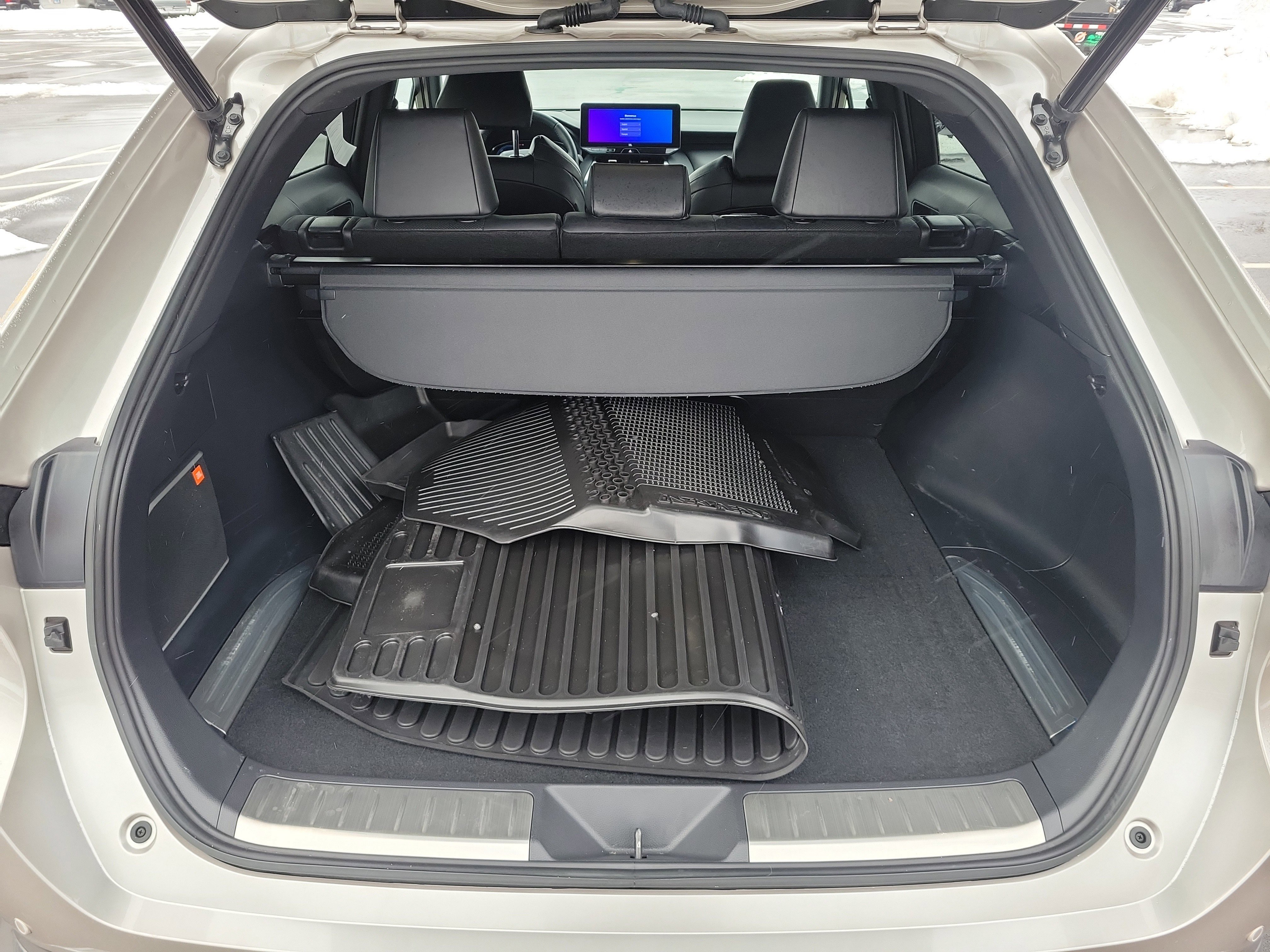 Used 2023 Toyota Venza Limited image 8