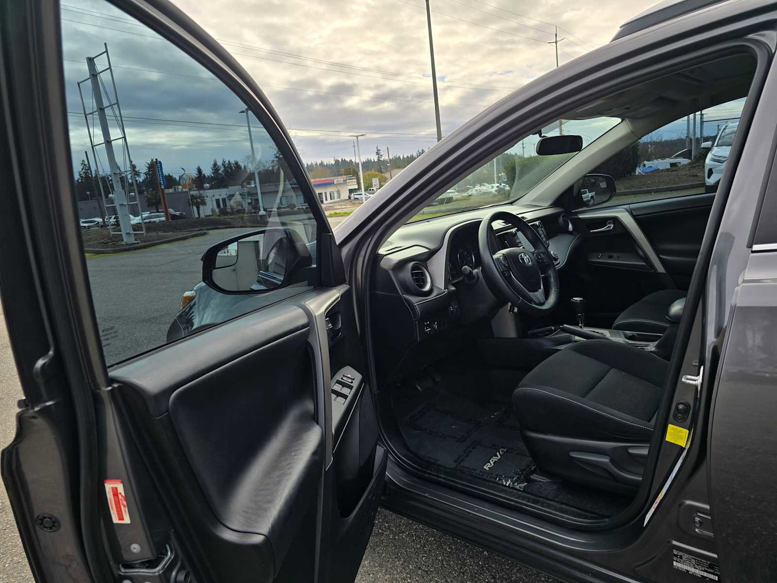 Used 2016 Toyota RAV4 XLE image 19