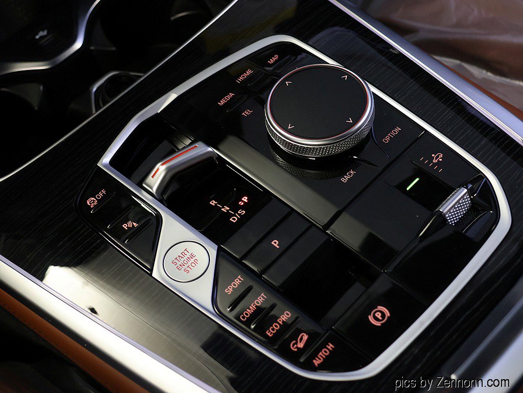 Used 2026 BMW X7 xDrive40i w/ M Sport Package image 27