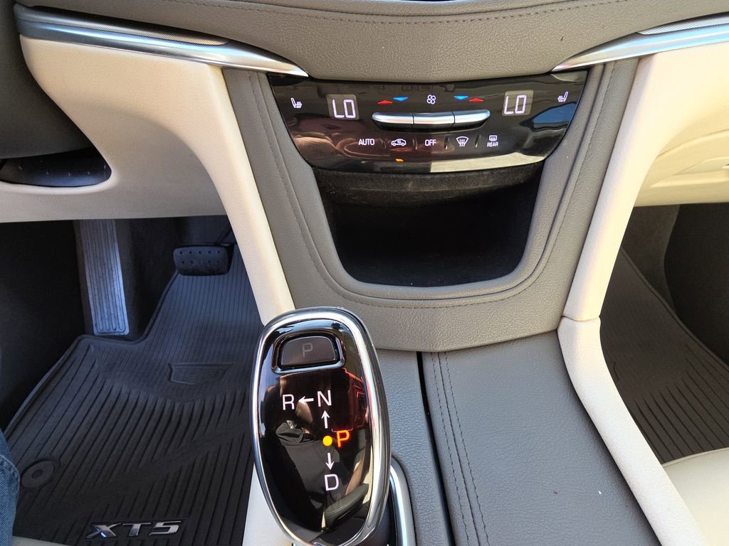Used 2018 Cadillac XT5 Luxury w/ Driver Awareness Package FWD image 23