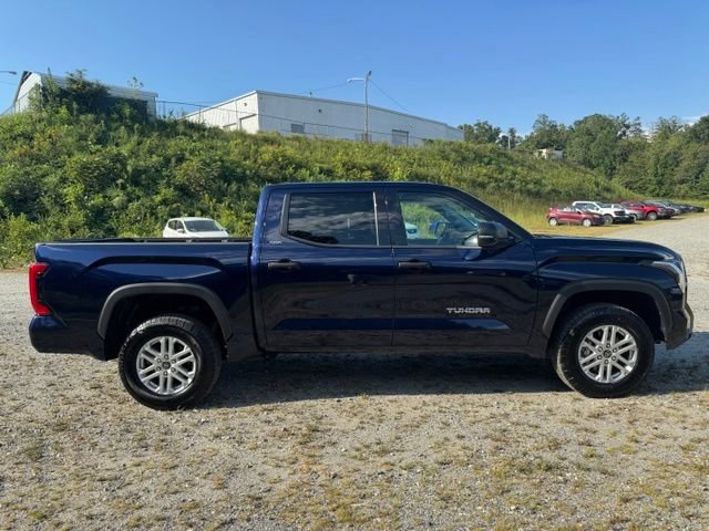 Used 2022 Toyota Tundra SR5 w/ SR5 Convenience Package AWD/4WD image 10