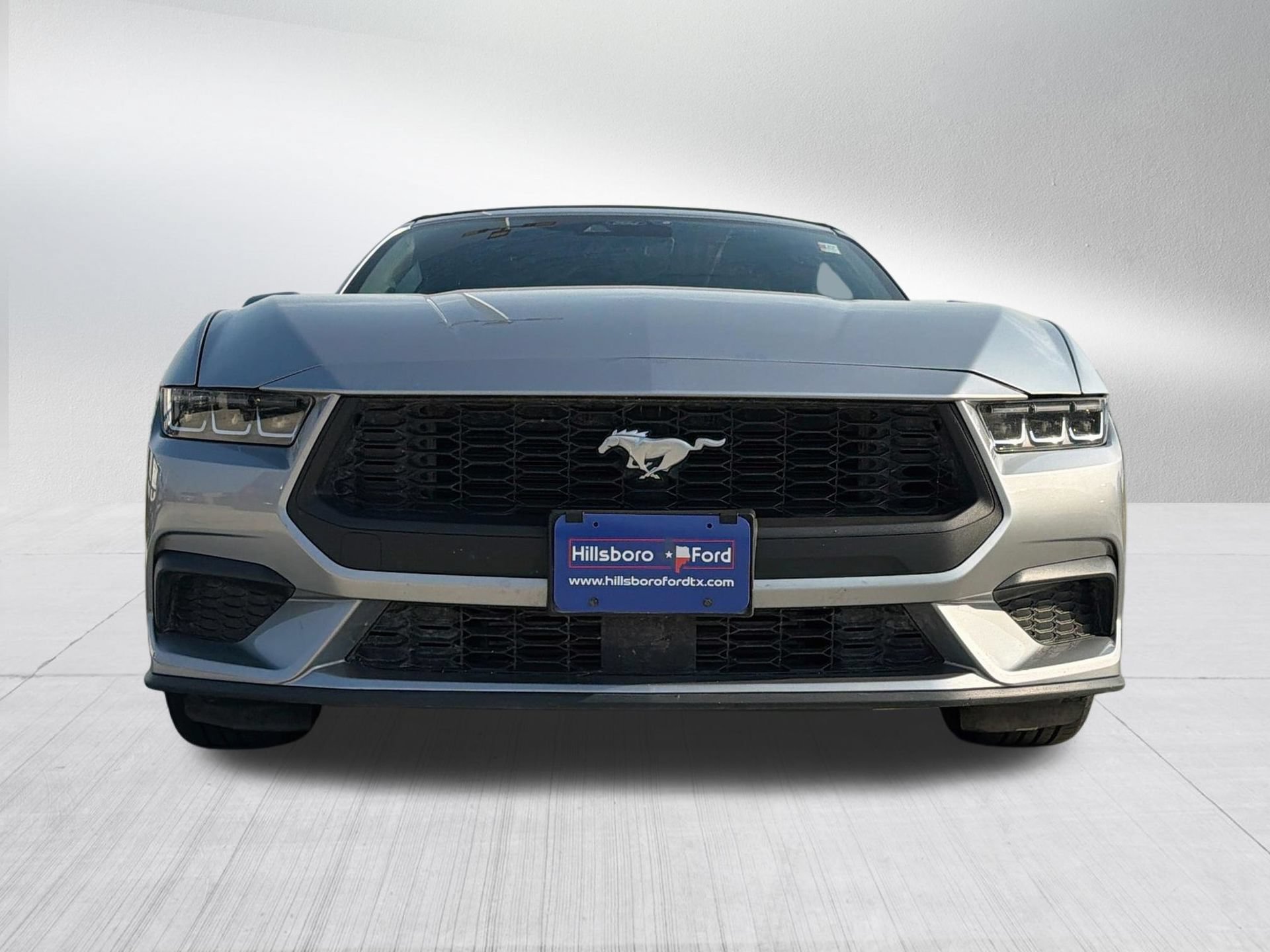 Used 2024 Ford Mustang Convertible RWD image 2