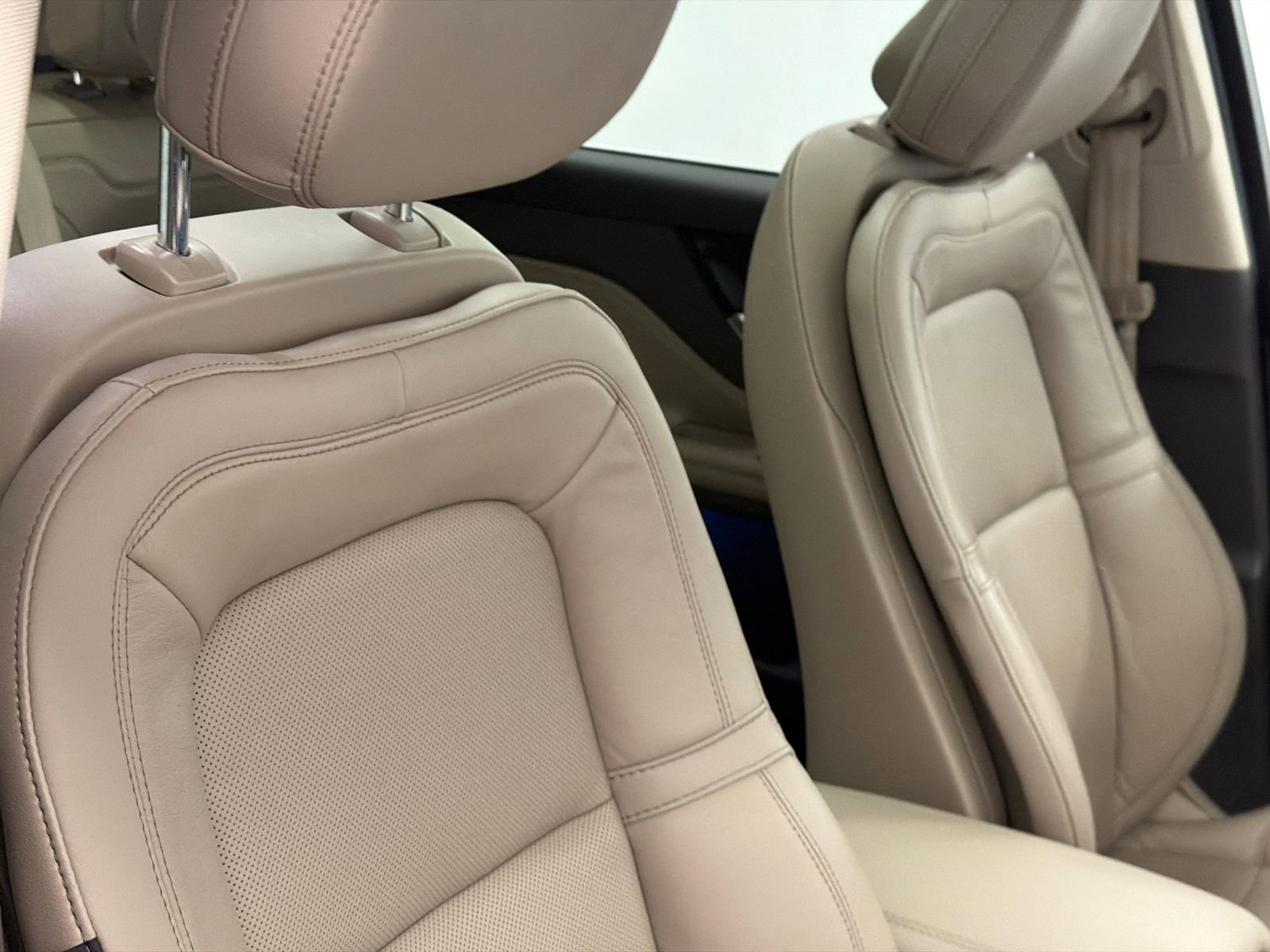 Certified 2022 Lincoln Corsair Grand Touring w/ Elements Technology Bundle AWD/4WD image 11