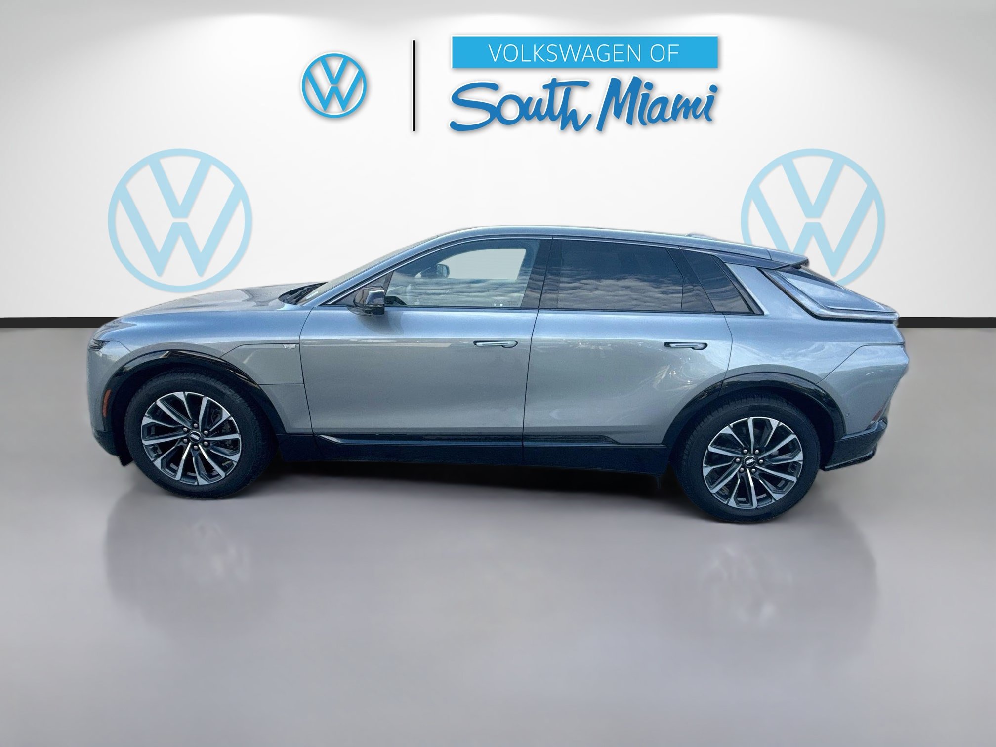 Used 2024 Cadillac Lyriq Sport RWD image 4