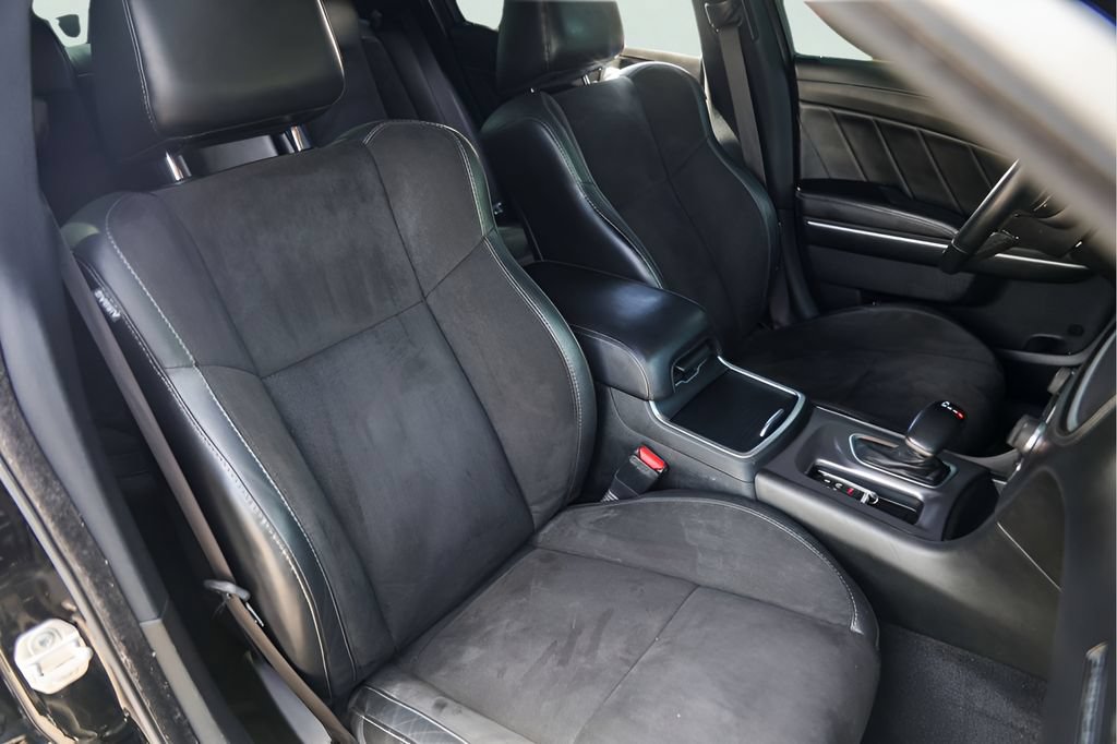 Used 2019 Dodge Charger R/T w/ Plus Group RWD image 32