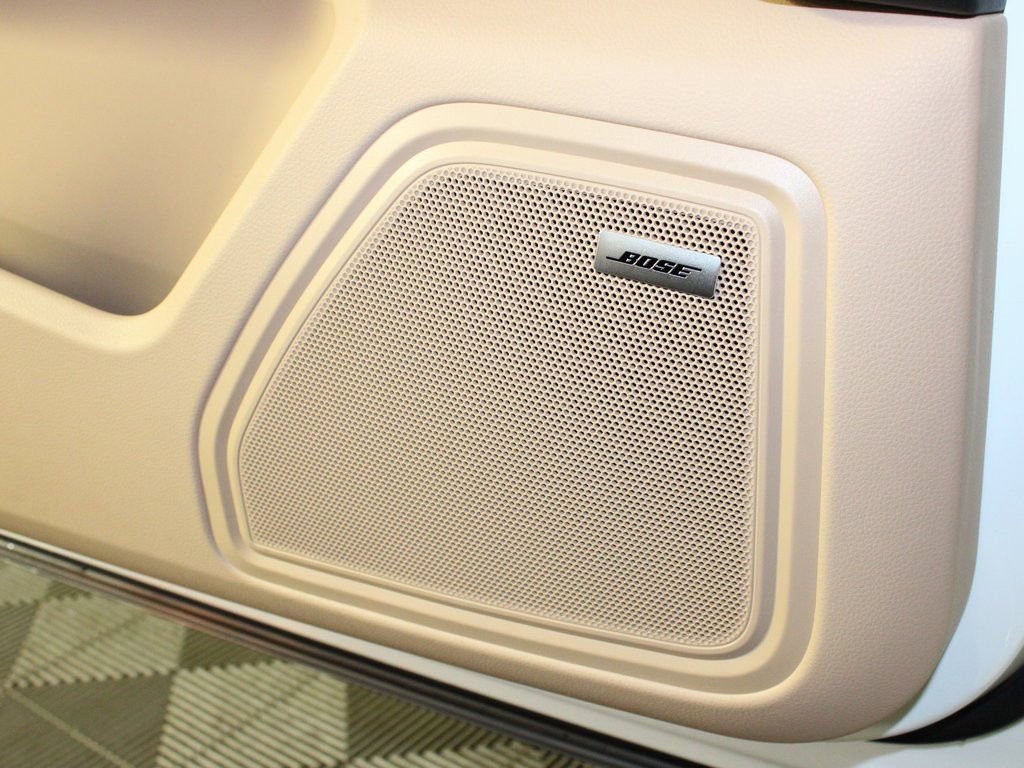 Certified 2025 Porsche Macan image 16