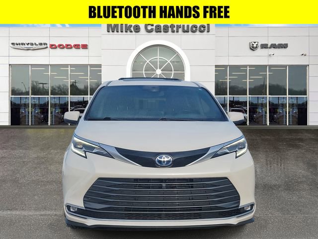 Used 2021 Toyota Sienna Platinum image 2