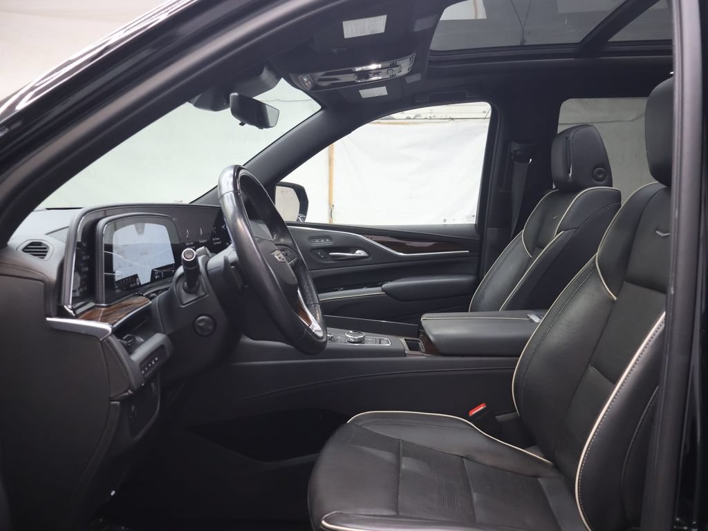 Used 2022 Cadillac Escalade Premium Luxury AWD/4WD image 17